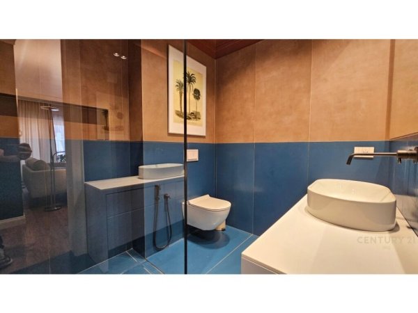 Tirane, jepet me qera apartament 2+1+Aneks+Ballkon Kati 5, 126 m² 2.000 € (Delijorgji)