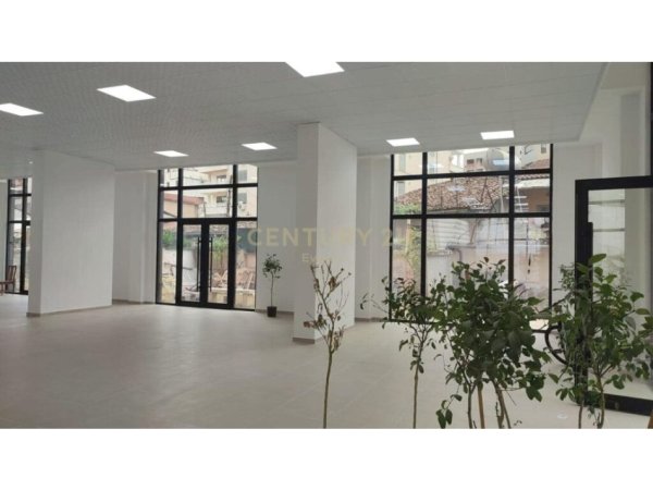 Tirane, shes ambjent biznesi Kati 0, 418 m² 1.255.000 € (Rruga e barrikadave)