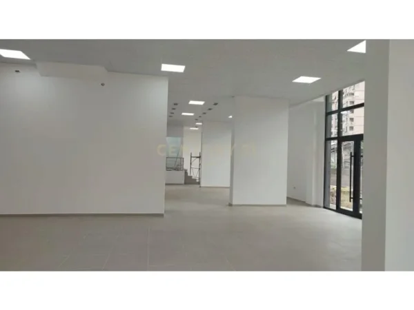 Tirane, shes ambjent biznesi Kati 0, 418 m² 1.255.000 € (Rruga e barrikadave)