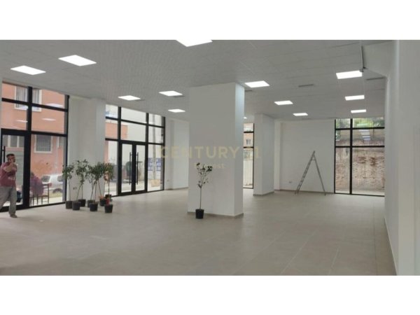 Tirane, shes ambjent biznesi Kati 0, 418 m² 1.255.000 € (Rruga e barrikadave)
