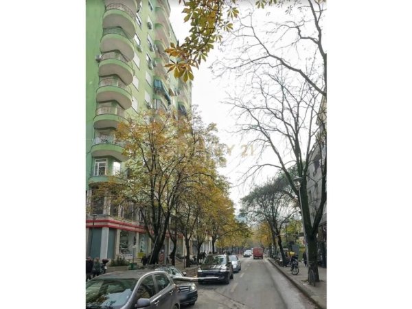 Tirane, jepet me qera ambjent biznesi Kati 0, 400 m² 7.000 € (Bllok)