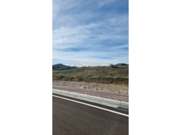 Tirane, shes toke , 30.000 m² 2.220.000 € (Yzberish)