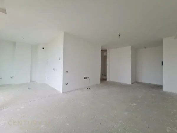 Tirane, shes apartament 2+1+Aneks+Ballkon Kati 4, 120 m² 300.000 € (Liqeni i thate)