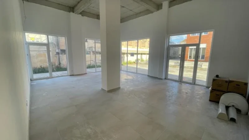Tirane, jepet me qera ambjent biznesi Kati 0, 70 m² 500 € (Rruga Dibres)