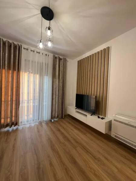 Tirane, jepet me qera apartament 2+1 Kati 7, 90 m² 650 € (Kinostudio)