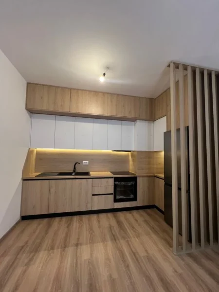 Tirane, jepet me qera apartament 2+1 Kati 7, 90 m² 650 € (Kinostudio)