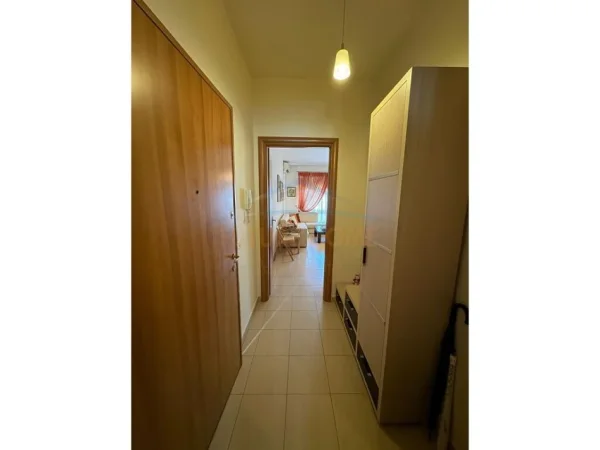 Tirane, jepet me qera apartament 2+1 Kati 4, 650 € (Pazari i Ri, Tiranë)