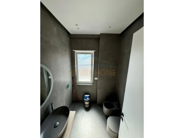 Tirane, jepet me qera ambjent biznesi Kati 9, 136 m² 1.400 € (Rruga e Dibrës, Tiranë)