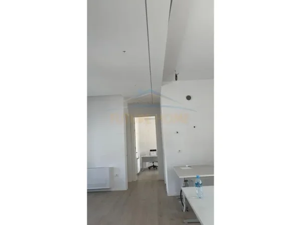 Tirane, jepet me qera ambjent biznesi Kati 9, 136 m² 1.400 € (Rruga e Dibrës, Tiranë)