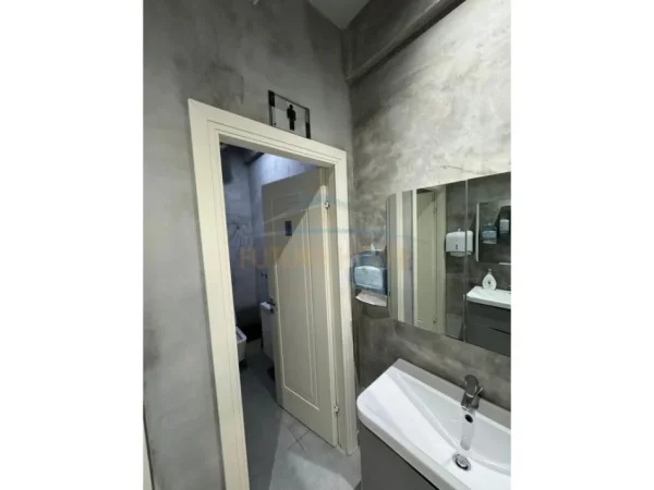 Tirane, shitet ambjent biznesi Kati 1, 514 m² 1.550.000 € (Rruga e Elbasanit, Tiranë)