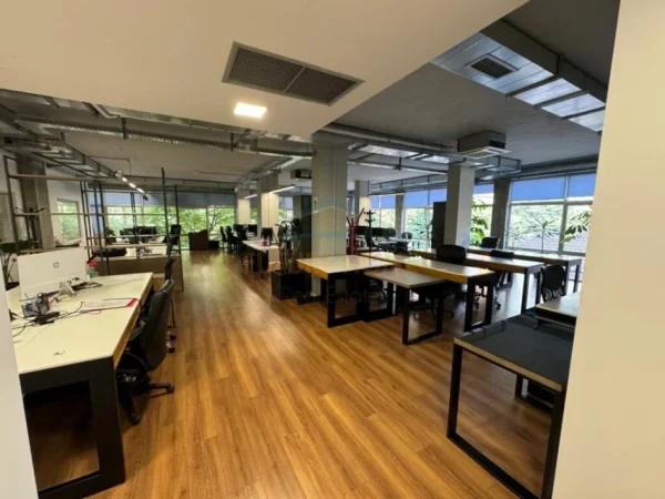 Tirane, shitet ambjent biznesi Kati 1, 514 m² 1.550.000 € (Rruga e Elbasanit, Tiranë)