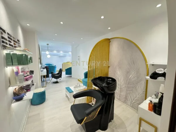 Tirane, shitet ambjent biznesi , 115 m² (liqeni i thate)