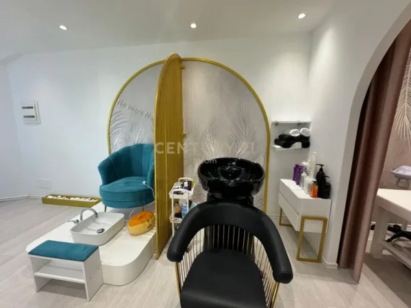 Tirane, shitet ambjent biznesi , 115 m² (liqeni i thate)