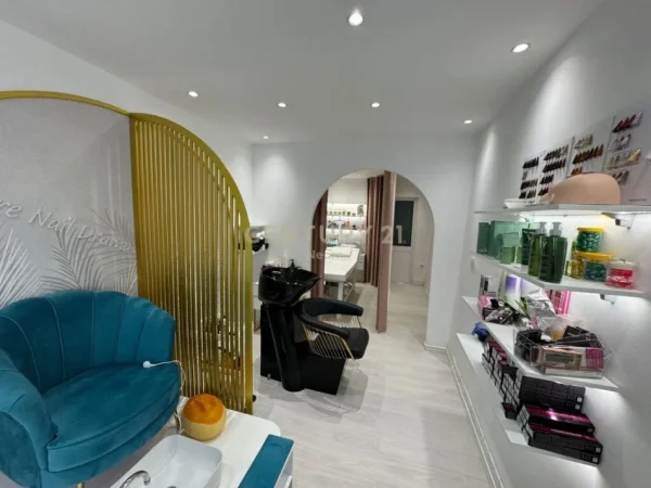 Tirane, shitet ambjent biznesi , 115 m² (liqeni i thate)