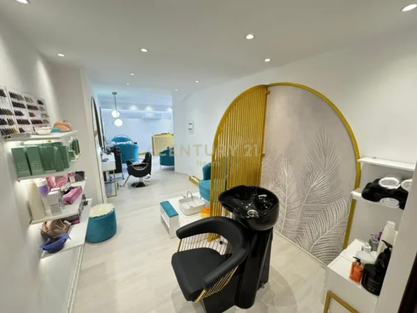 Tirane, shitet ambjent biznesi , 115 m² (liqeni i thate)
