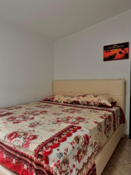 Tirane, jepet me qera apartament 3+1 , 142 m² 650 € (SELITE)