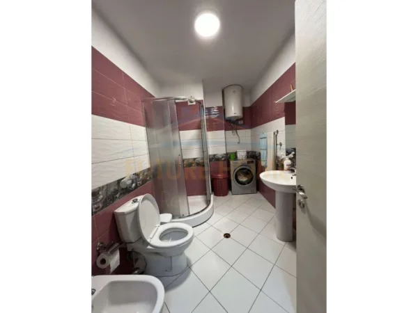 Tirane, jepet me qera apartament 1+1+Aneks+Ballkon Kati 7, 75 m² 380 € (Unaza e Re)