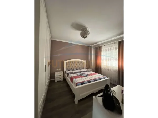 Tirane, jepet me qera apartament 1+1+Aneks+Ballkon Kati 7, 75 m² 380 € (Unaza e Re)