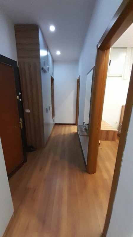 Tirane, Apartament 1+1 per qira  Kati 1, 74 m² 590 € (9 kateshet)