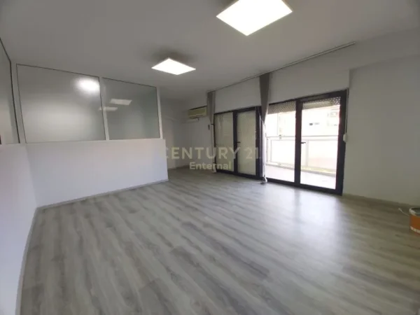 Tirane, shitet zyre Kati 3, 133 m² (Bllok)