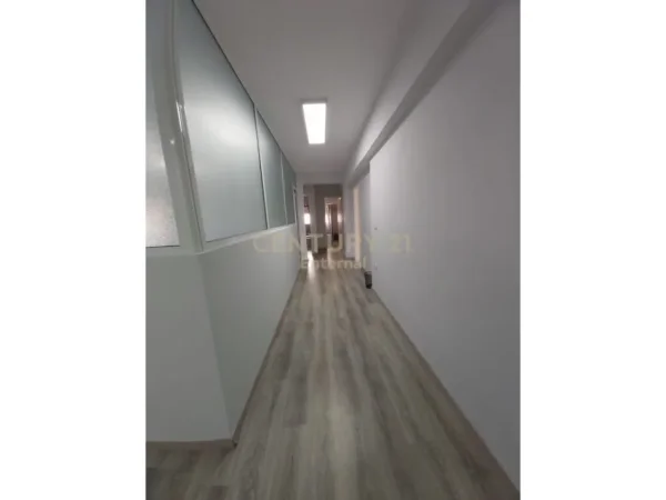 Tirane, shitet zyre Kati 3, 133 m² (Bllok)