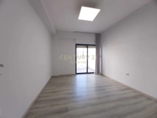Tirane, shitet zyre Kati 3, 133 m² (Bllok)