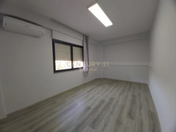 Tirane, shitet zyre Kati 3, 133 m² (Bllok)