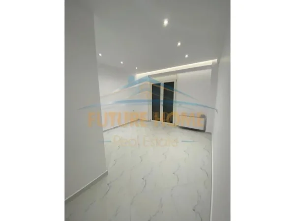 Tirane, jepet me qera ambjent biznesi Kati 2, 158 m² 1.600 € (Rruga e Kosovarëve)