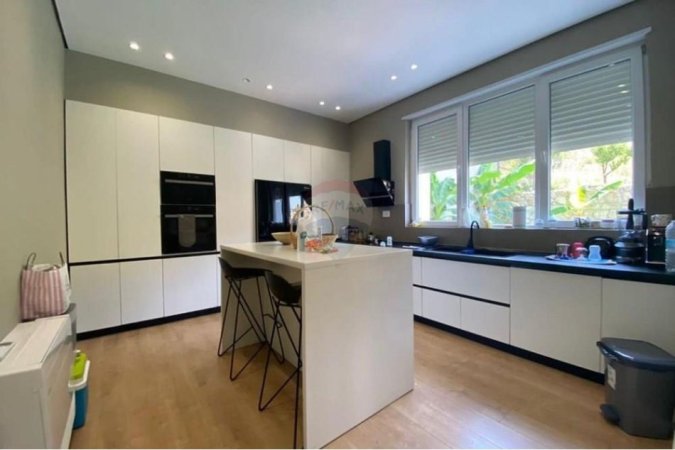 Tirane, jepet me qera Vile 2 Katshe , 500 m² 3.001 € (QIRA VILE TEK SECRET GARDEN!)