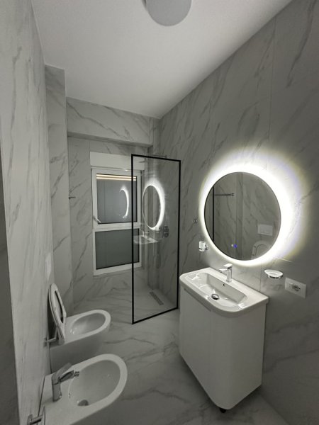 Tirane, jepet me qera apartament 1+1+Ballkon Kati 7 (Pashko Hysa)