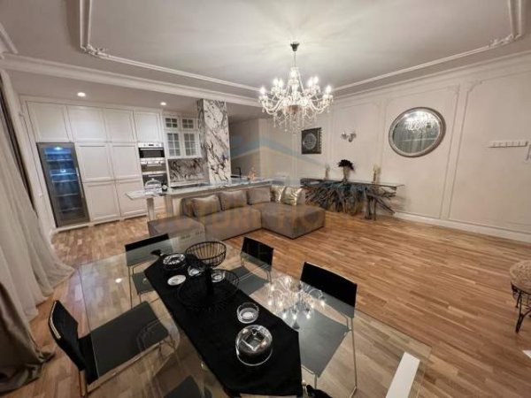Tirane, shitet apartament 2+1 Kati 1, 127 m² 370.000 Euro