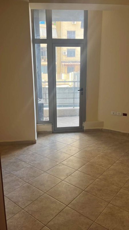 Tirane, shitet apartament 2+1 Kati 3, 94 m² 125.000 Euro (rruga e kavajes)