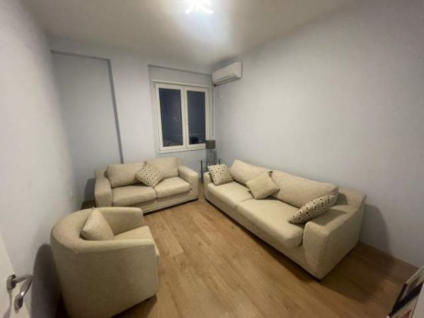 Tirane, jepet me qera apartament 2+1+BLK Kati 3, 120 m² 550 Euro (kinostudio)