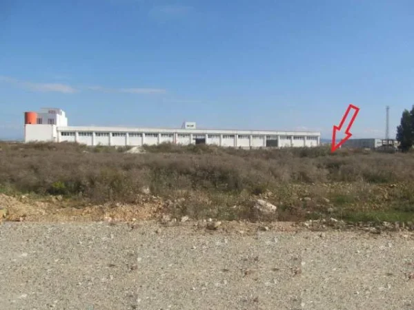 Durres, Shiten 3 Toka Are me siperfaqe totale 21.699 m², Cmimi Fillestar 43,177,280 Leke (Xhafzotaj)