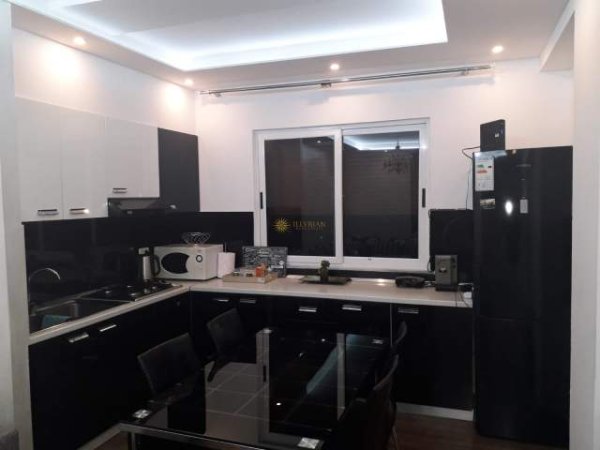 Tirane, jepet me qera apartament 2+1 Kati 3, 85 m² 700 Euro (Zef Jubani)