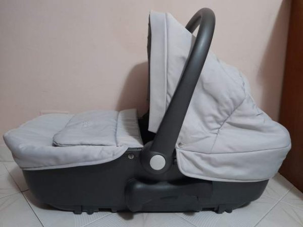 Tirane, Shitet Set karroce per beba 10000 Leke
