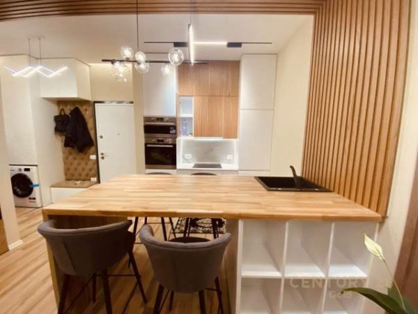 Tirane, jap me qera apartament 1+1+BLK Kati 5, 70 m² 800 Euro (rruga kavajes)