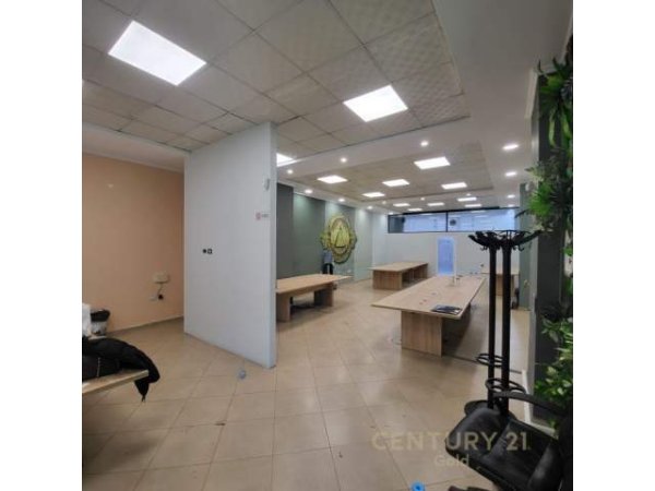 Tirane, jap me qera zyre Kati 0, 112 m² 1.200 Euro (bulevardi zogu i pare)