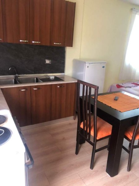 Tirane, jepet me qera garsonier 1+1 Kati 1, 45 m² 25.000 Leke (ish Poligrafiku)