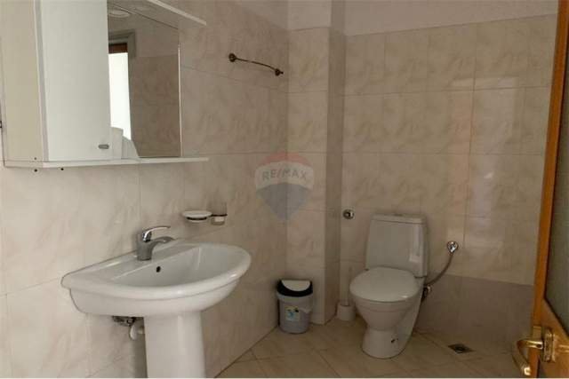 Durres, shitet hotel Kati 0, 1.520 m² 800.000 Euro (Shitet Godine 4 katshe ne Durres, Qerret shume pra)