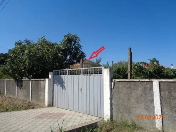 Durres, Sukth Shitet Truall 200 m² dhe Ndertese 83 m², Cmimi Fillestar 3.296.000 Leke