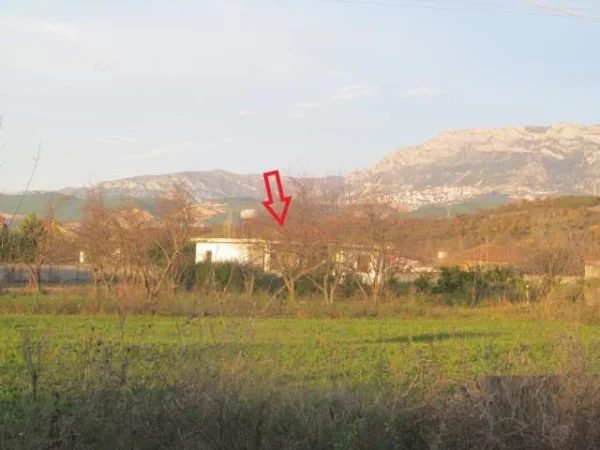 Kruje, Shitet Toke Are + Truall + Ndertese, Cmimi Fillestar 5,458,963 Leke (Nikel)