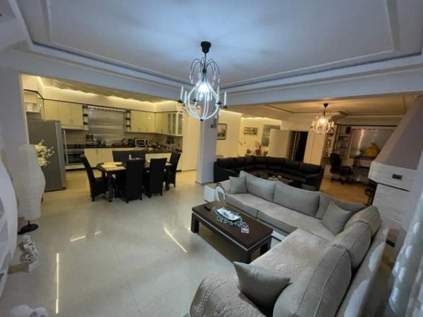Tirane, jepet me qera Vile 3+1+BLK Kati 2, 230 m² 1.150 Euro (shote galica)