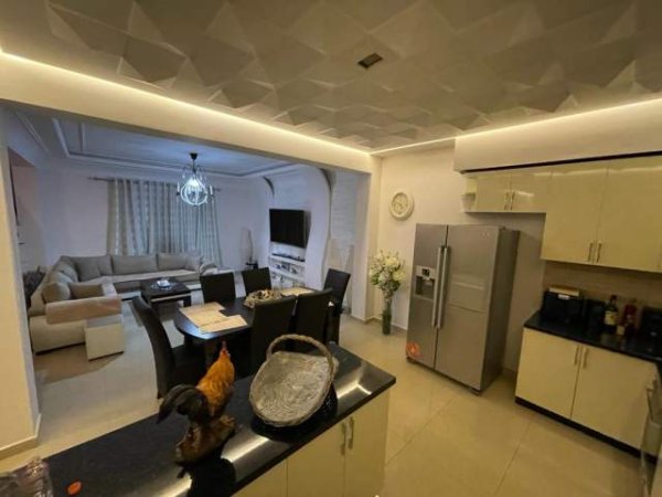 Tirane, jepet me qera Vile 3+1+BLK Kati 2, 230 m² 1.150 Euro (shote galica)