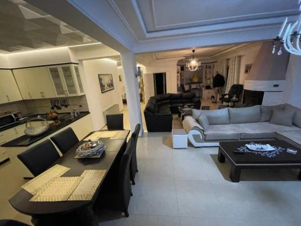 Tirane, jepet me qera Vile 3+1+BLK Kati 2, 230 m² 1.150 Euro (shote galica)