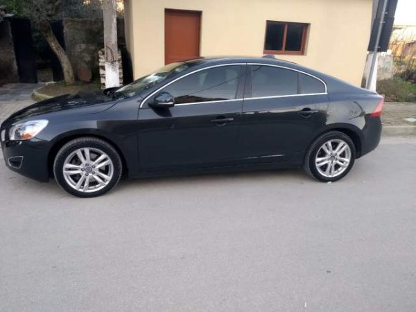 Tirane, shitet makine Volvo S60 Viti 2013, 9.600 Euro