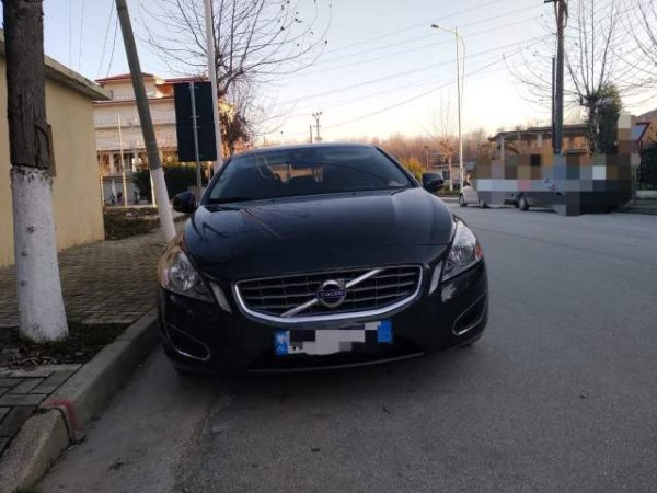 Tirane, shitet makine Volvo S60 Viti 2013, 9.600 Euro