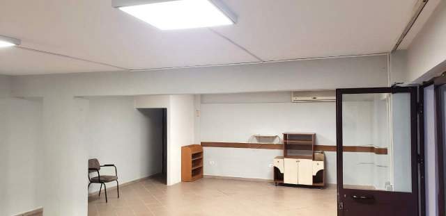 Tirane, jepet me qera ambjent biznesi Kati 1, 80 m² 330 Euro (Rr. Ylbere Bylykbashi (Pas Mondialit))