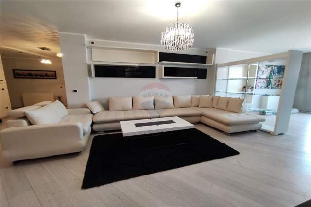 Tirane, jepet me qera apartament 3+1 295 m² 2.000 Euro (bllok)