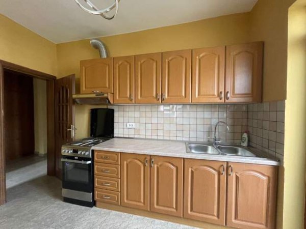 Tirane, jepet me qera apartament 1+1+BLK Kati 4, 70 m² 400 Euro (rruga Kavajes)